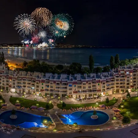 ат - South Bay Апартаменты *