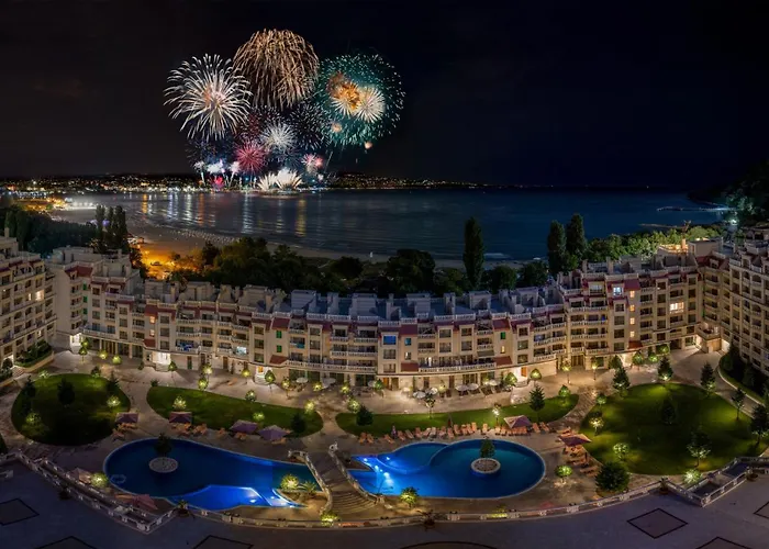 ат - South Bay Апартаменты *